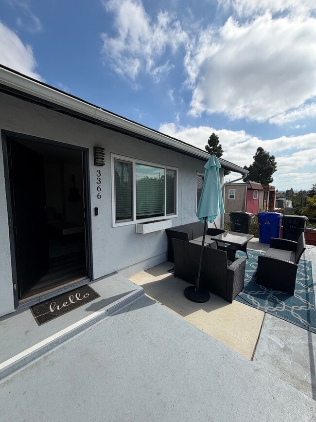 Building Photo - Furnished Home Available Now!