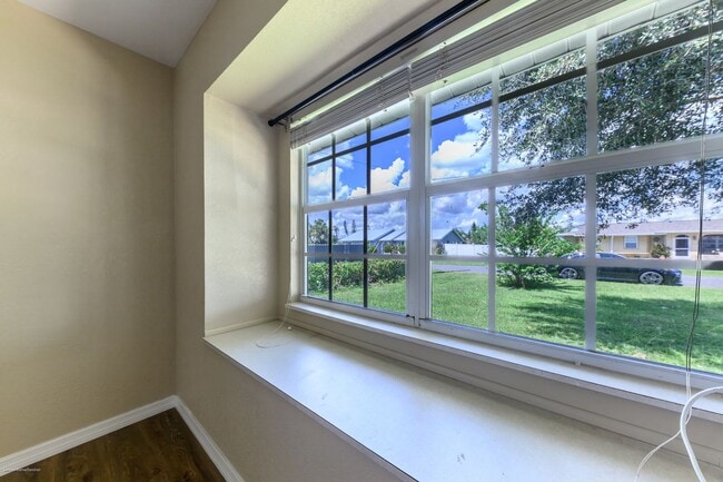 Building Photo - price drop!! PET FRIENDLY- WATERFRONT- SPACIOUS- CENTRAL LOCATION