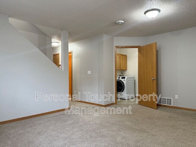 Building Photo - 2510 Amber Valley Ct S