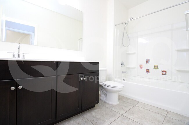 Building Photo - 4644 W Nutmeg Ave