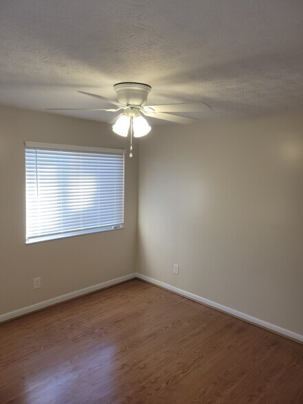 master bedroom - 30 Creekwood Dr