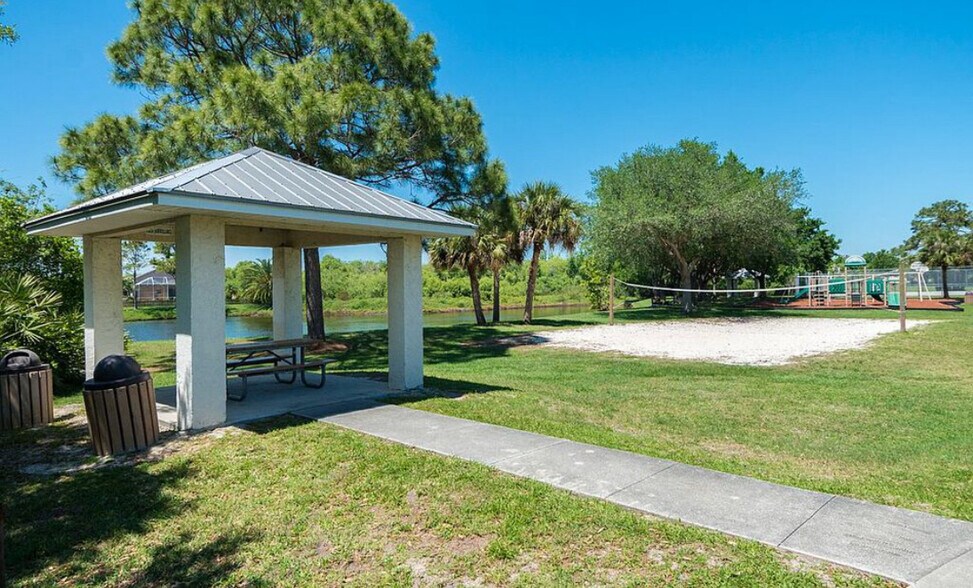 Building Photo - 2571 Ventura Cir