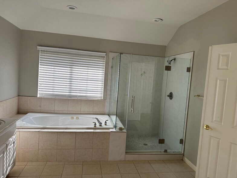 Building Photo - 10416 Canyon Vista Way