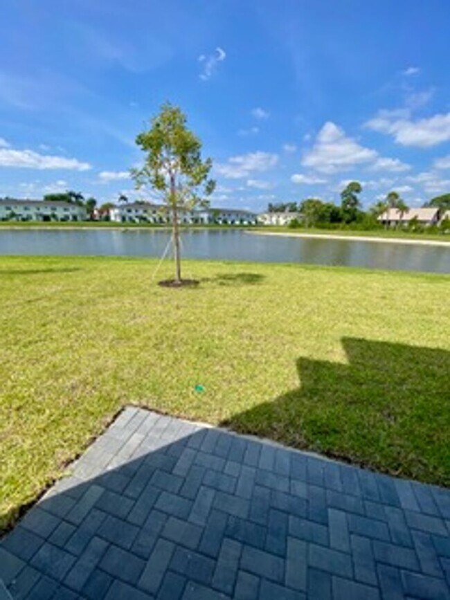 Building Photo - Brand new Townhome centrally located in La...