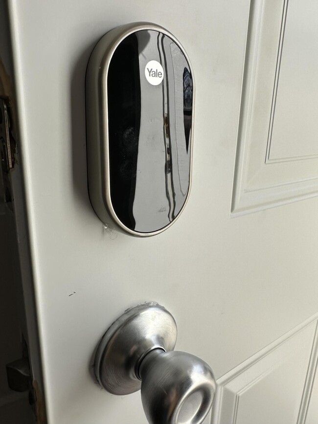 Building Photo - 1601 Hinkson Ave