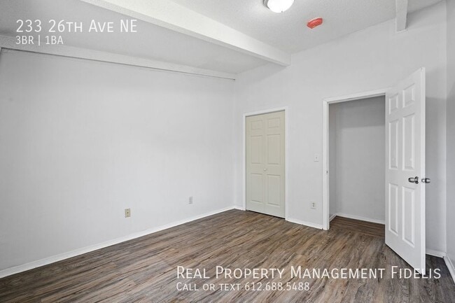 Building Photo - 233 26th Ave NE