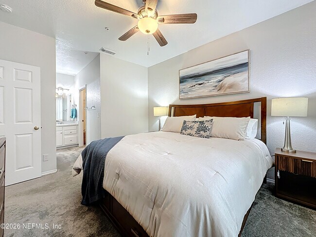 Building Photo - 13810 Sutton Park Dr N