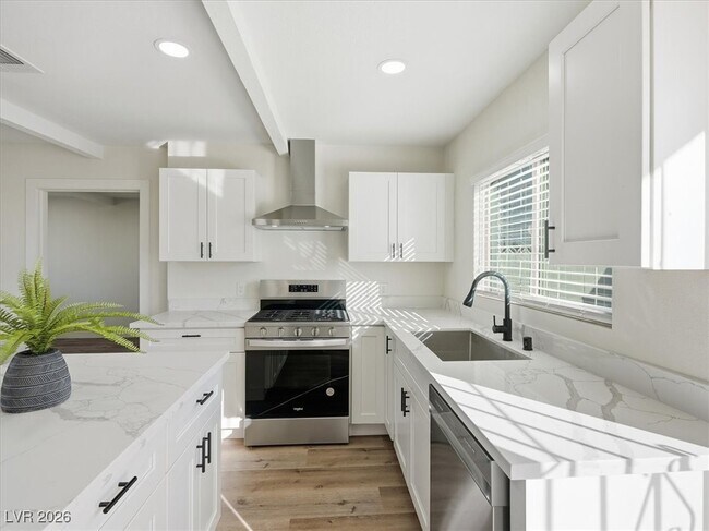 Building Photo - 604 Stanford St