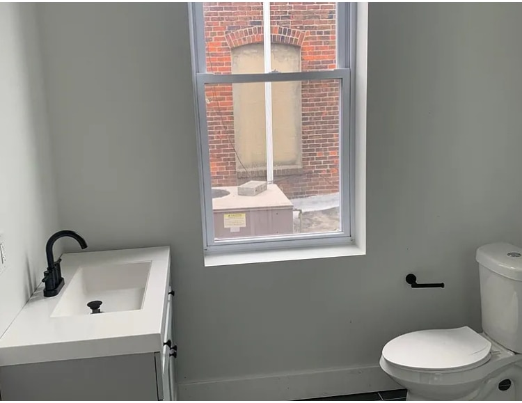 Building Photo - 2124 E Somerset St