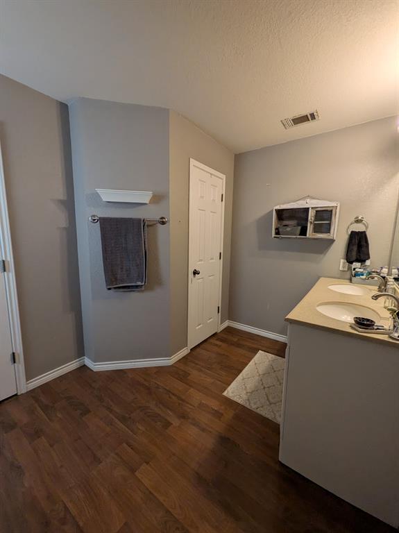 Building Photo - 1800 Twisted Oak Dr