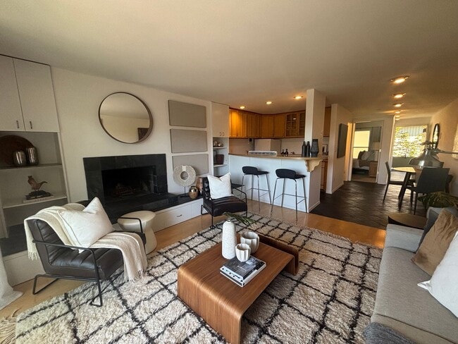 Primary Photo - Queen Anne Gem with Private Balcony & Cozy...