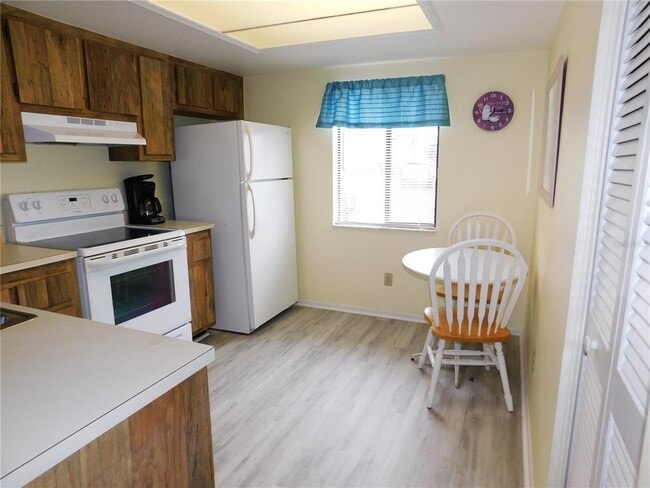 Building Photo - 111 E Cypress Ct