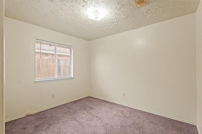 Building Photo - 8731 Croteau Dr