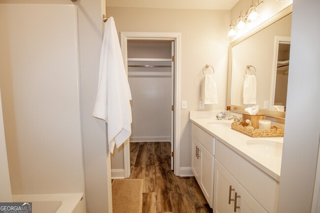 Building Photo - 215 Big Branch Dr