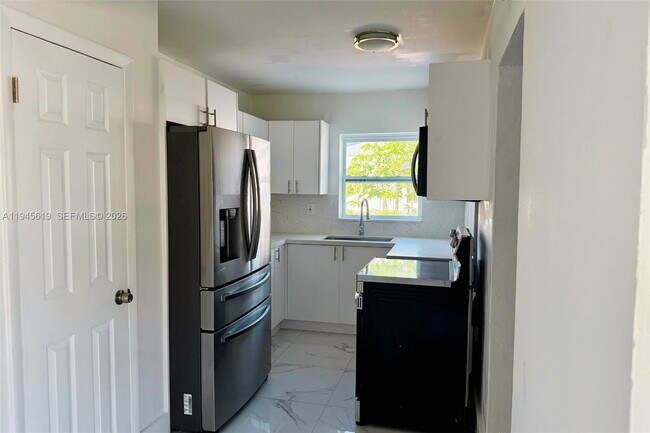 Building Photo - 14313 SW 110th Ave