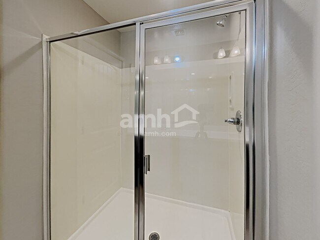 Building Photo - 20765 W Thomas Rd