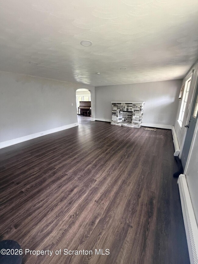 Building Photo - 409 Alden Mountain Rd