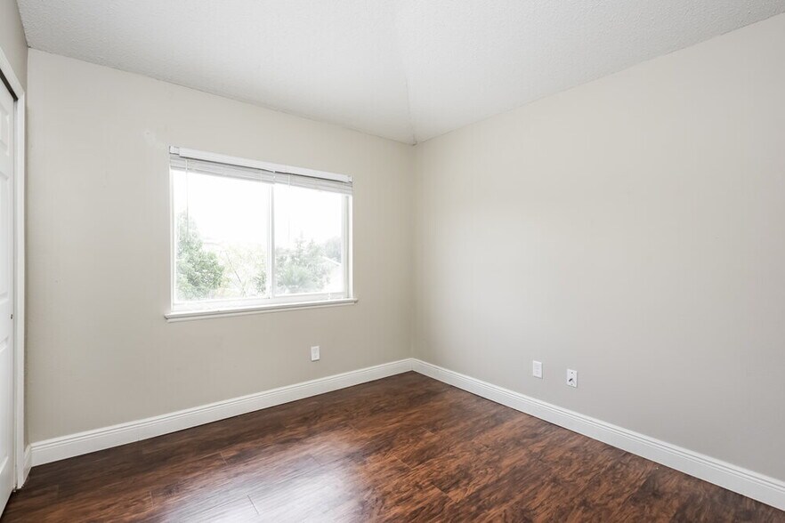 Building Photo - 1405 Timberbend Cir
