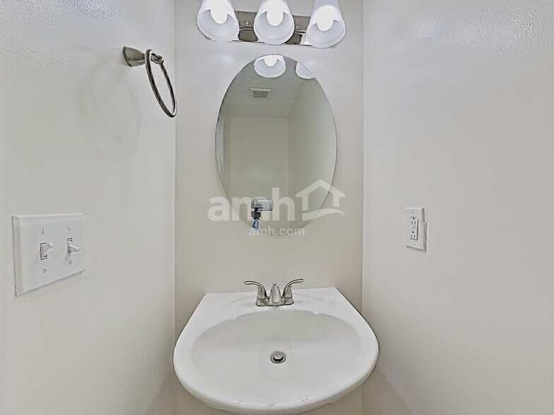 Building Photo - 1507 Killarney Dr