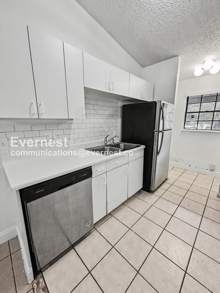 Building Photo - 3436 Sunrise Villas Ct N