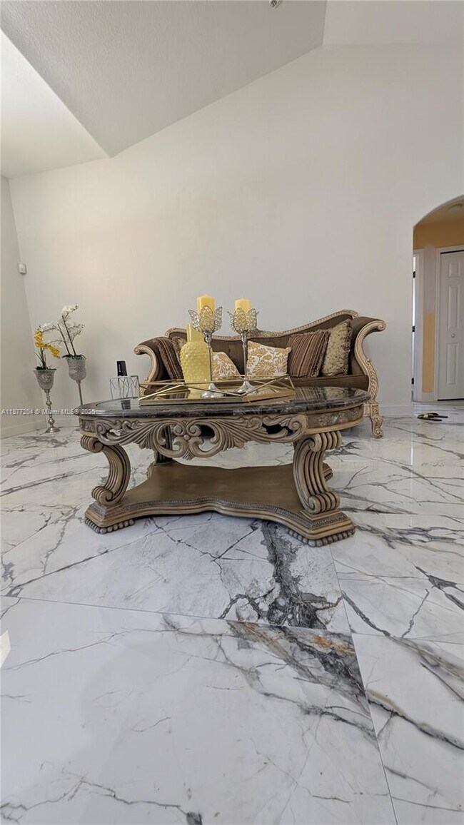 Building Photo - 612 Columbus Blvd S