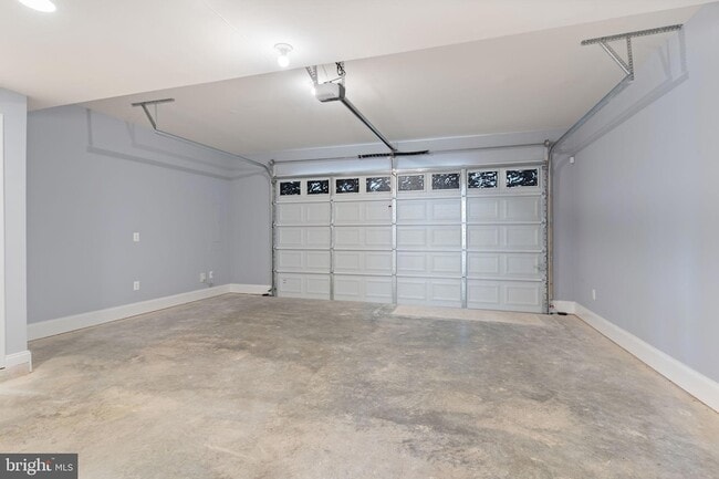Building Photo - 37 Mustang Dr