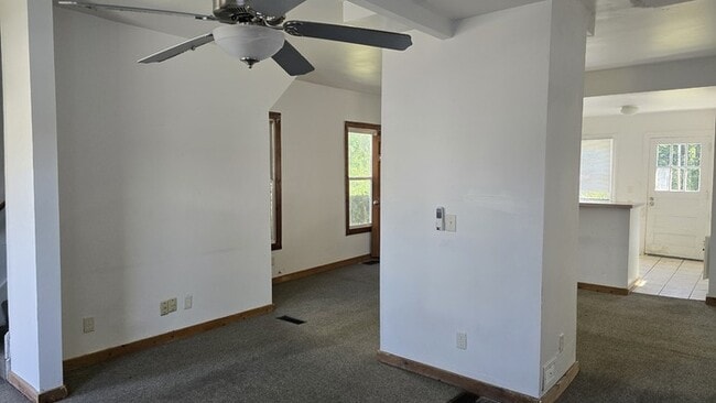 Building Photo - Charming 2-Bedroom Home in Rockford – Upda...