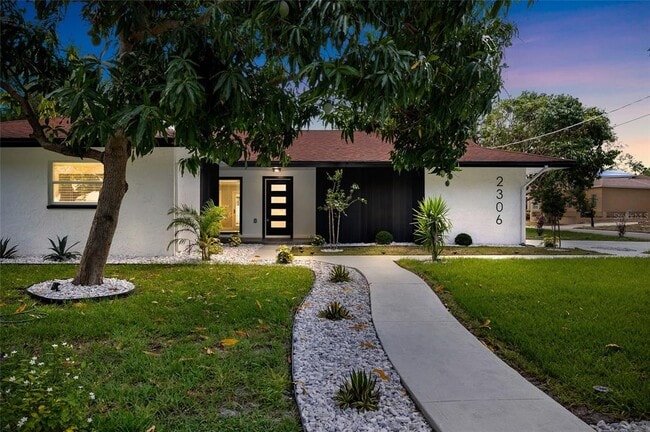 Primary Photo - 2306 S San Jose Cir