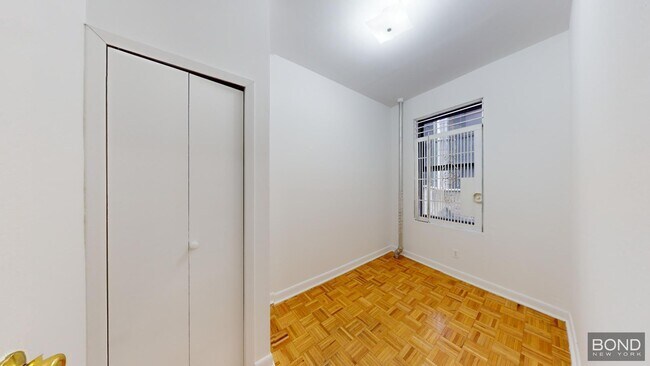 Building Photo - 369 Broome St