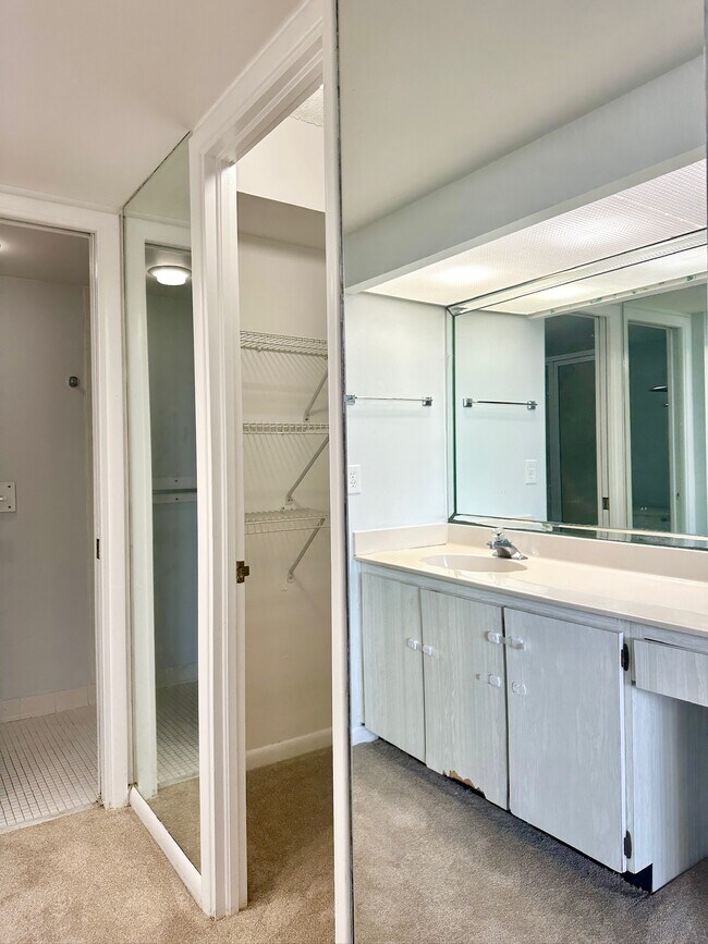 Building Photo - 2617 Cove Cay Dr