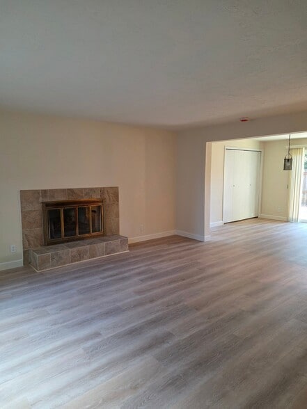 Building Photo - 1373 Fabry Rd SE