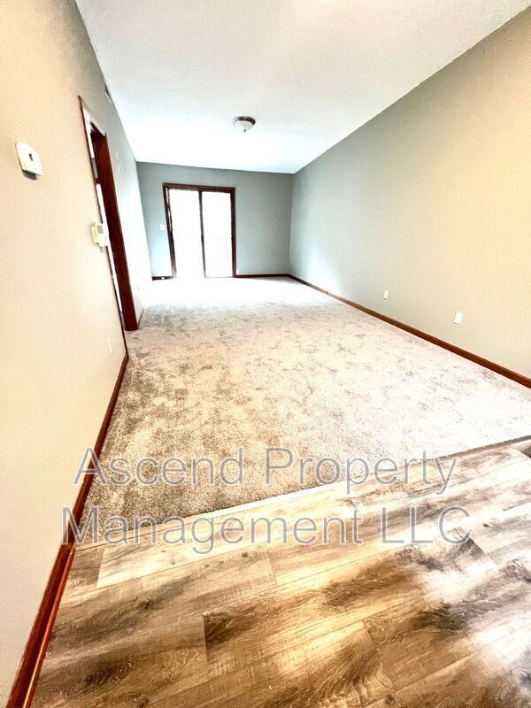 Building Photo - 3800 Provence St