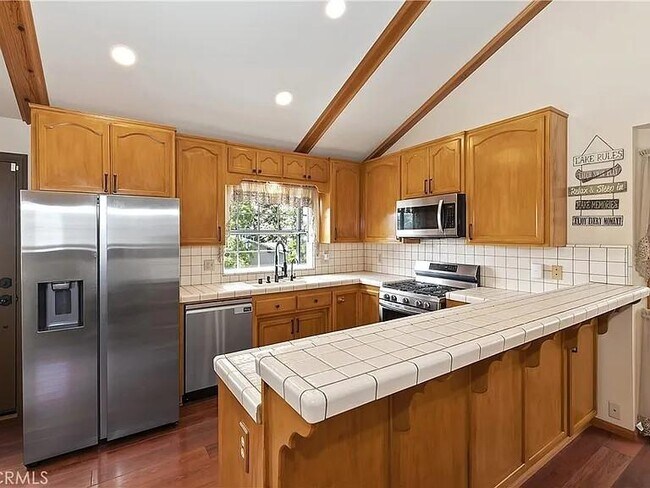 Building Photo - 262 Delle Dr