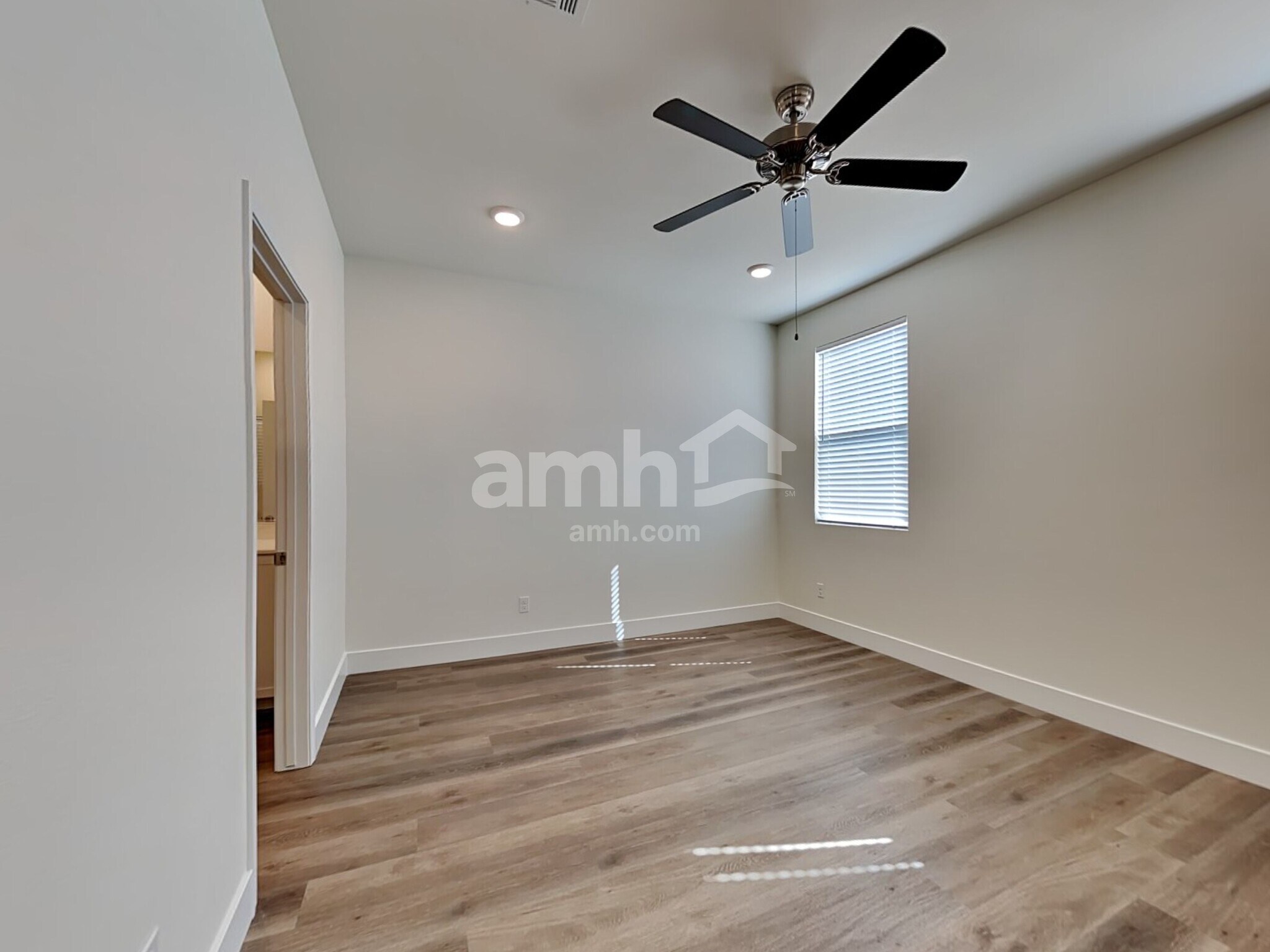 Building Photo - 521 Silverbell Falls Pl
