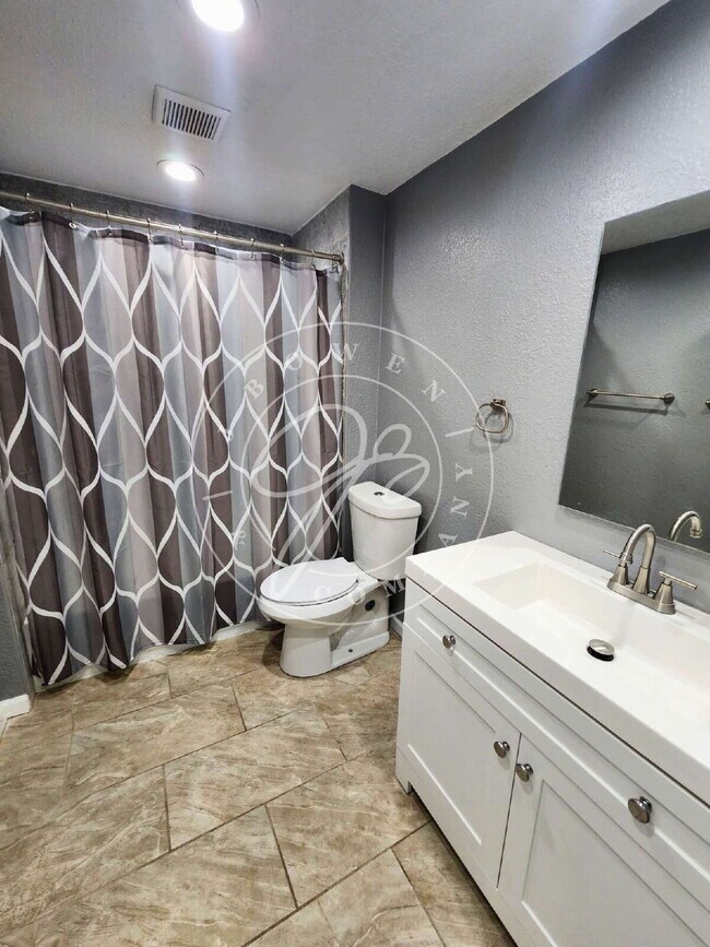Building Photo - Brand New! Central Air! Full Basement! Det...