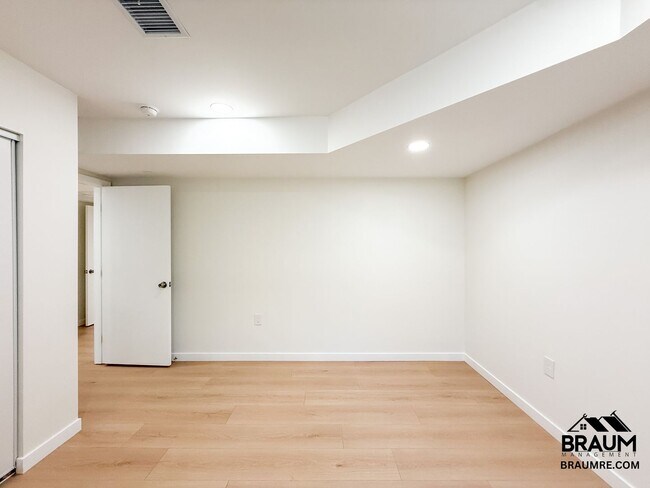 Building Photo - 15634 Leadwell St