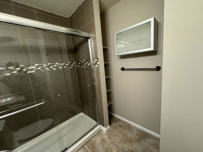 Building Photo - 150 N Carlton St