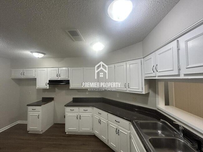 Building Photo - 7376 Hollorn Ln