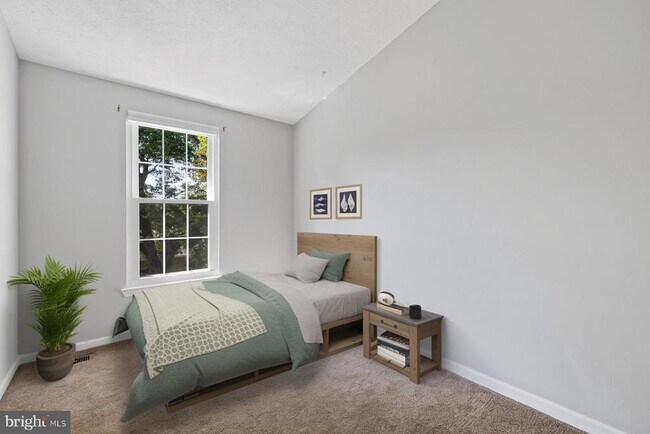 Building Photo - 806 Lilac Ct