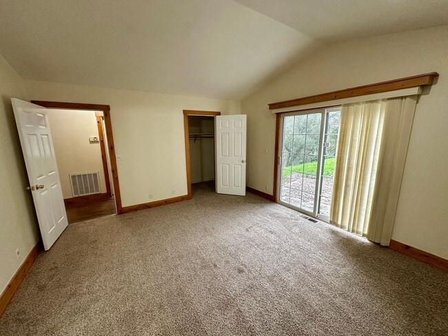 Building Photo - Creekside Home with Bonus Room above 2-Car Garage Alta Sierra