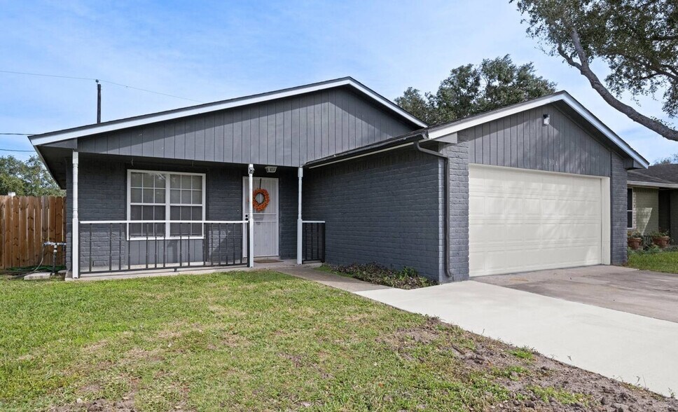 Building Photo - 11934 Hearn Rd