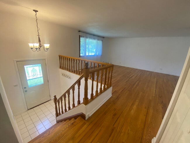 Building Photo - 709 S Salem Dr
