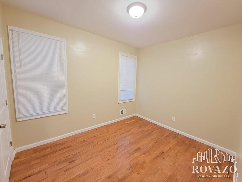 Building Photo - 384 21st St