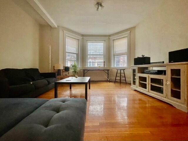 Building Photo - 105 Saint Paul St