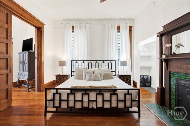 Building Photo - 118 W Waldburg St