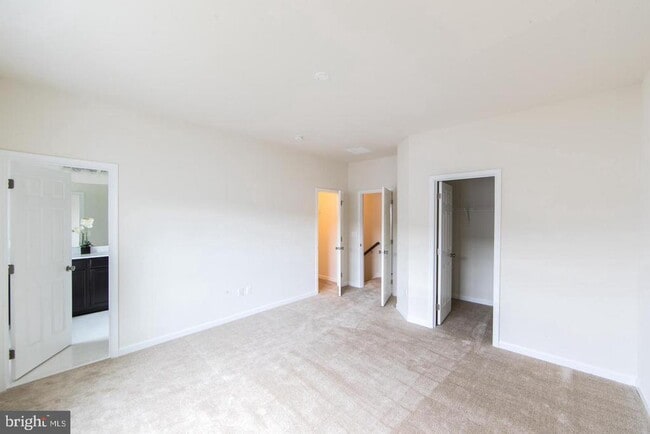 Building Photo - 206 Apsley Terrace