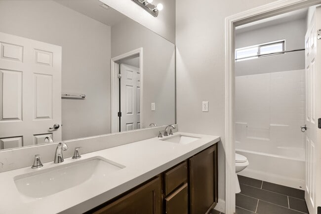 Building Photo - Rare 5 Bdrm home in the Ladera community of Summerlin!