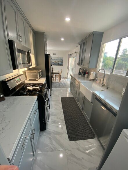 Building Photo - 6462 Neddy Ave