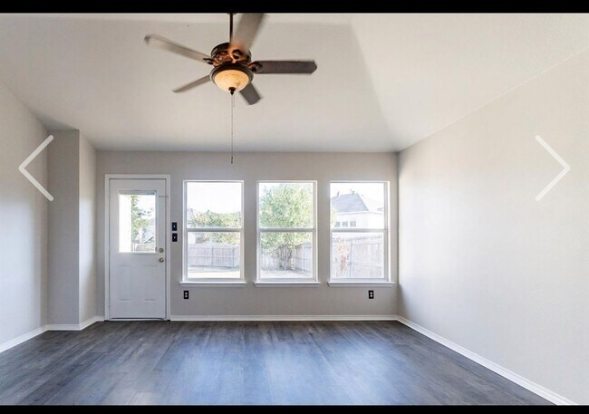 Building Photo - 4 Bedroom Single Family Home in Arlington....