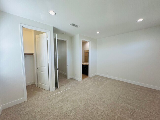 Building Photo - 3273 Canopy Dr